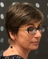 Caroline Bond headshot.