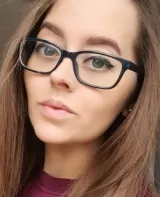 Zoe Brzezińska headshot.