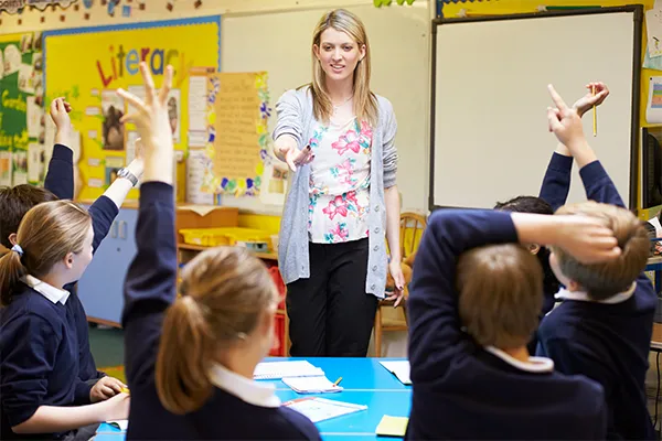 A teacher talking to her students.