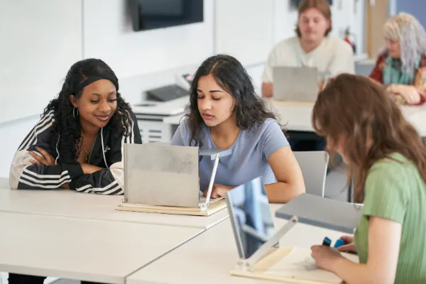 Psychology students working in lab.