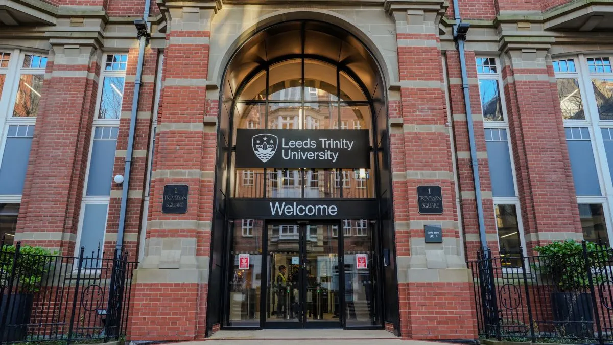 A picture showing the entrance to Leeds City Campus.