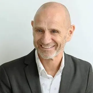 Headshot of Evan Davies..