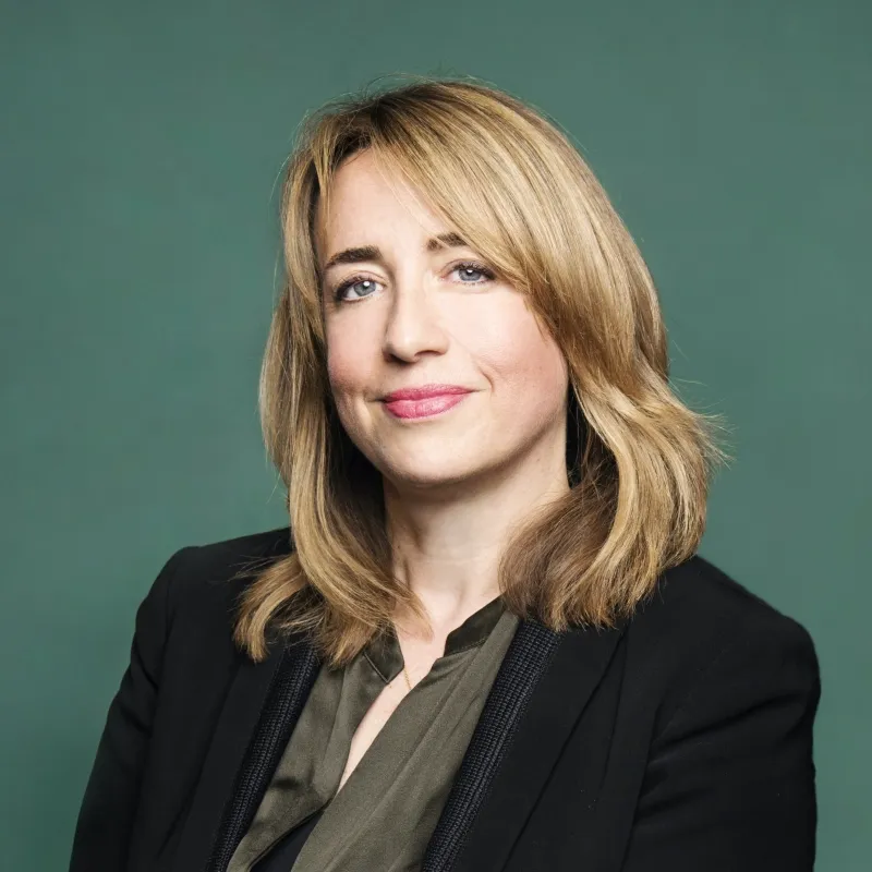 Headshot of Katharine Viner..