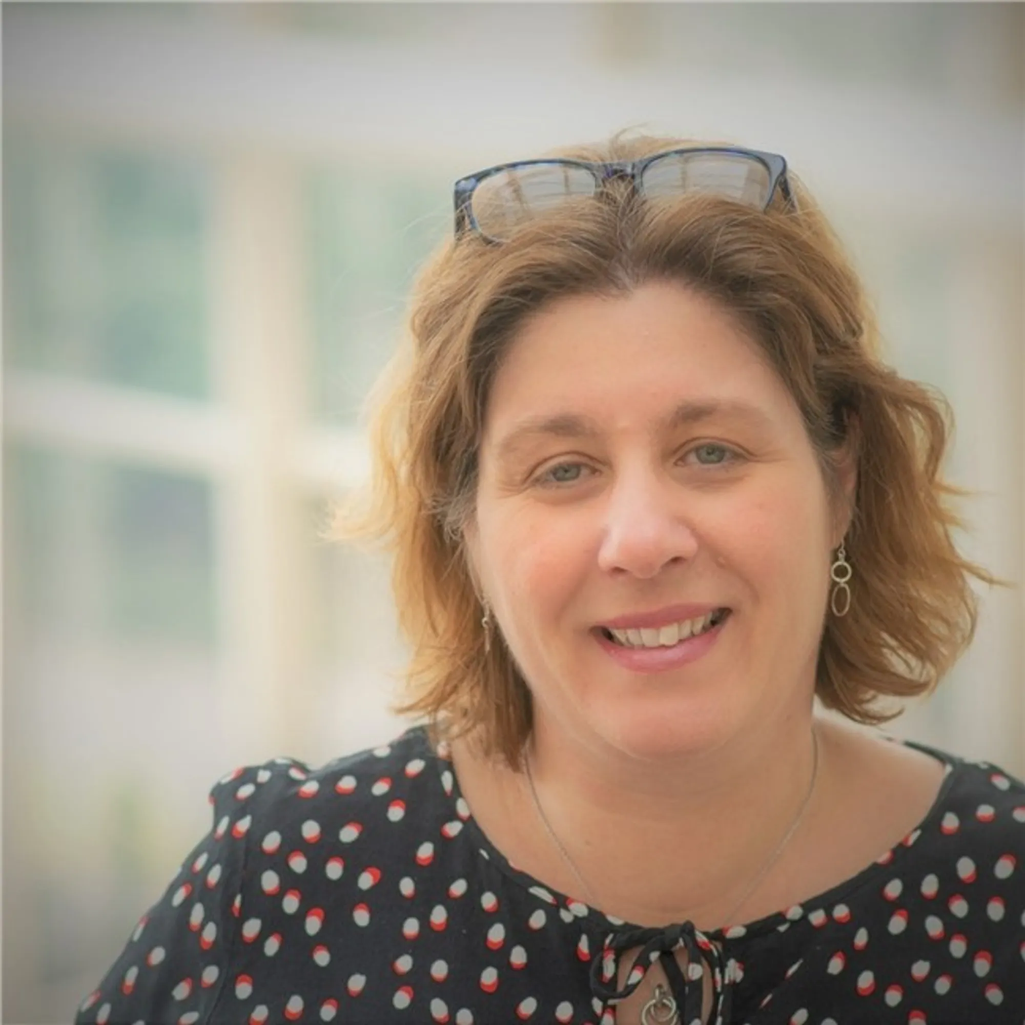 Profile photo of Helen Knee.