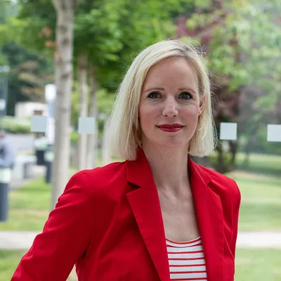 Profile photo of Leigh Purves.