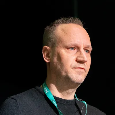 Profile photo of Dr Russell Woodfield.