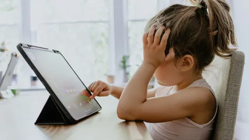 Experts call for better guidance for parents as research reveals risks of digital screen use for children under two