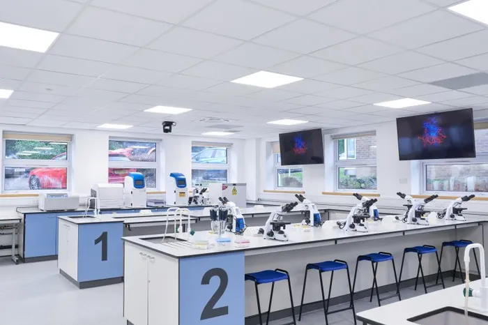Image of the Biomedical Science lab.