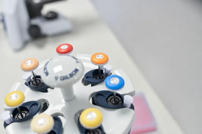 Image of Manual pipette (Gilson) carousel.