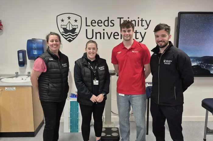 Image of alumni, Matt gray giving a talk to our Sports students.