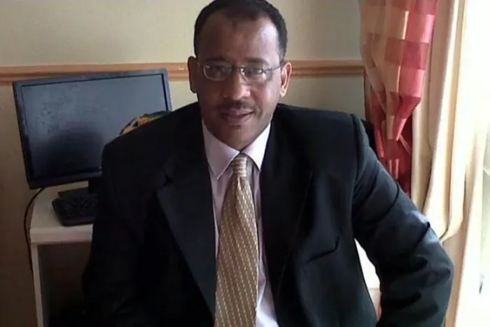 Staff profile photo of Dr Mohamed Osman.