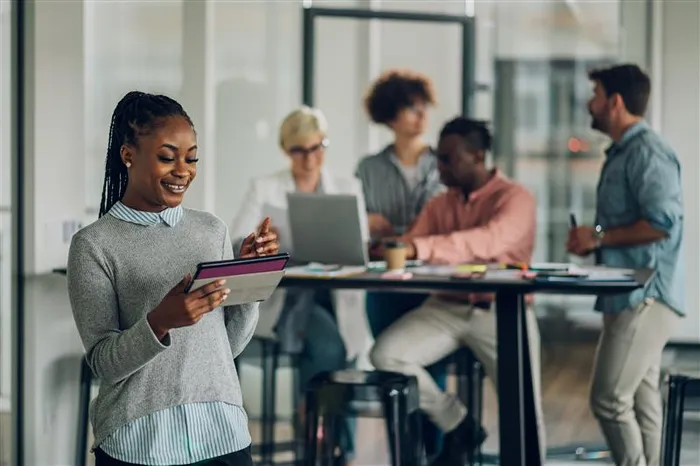Image of a trainee studying on a course.
